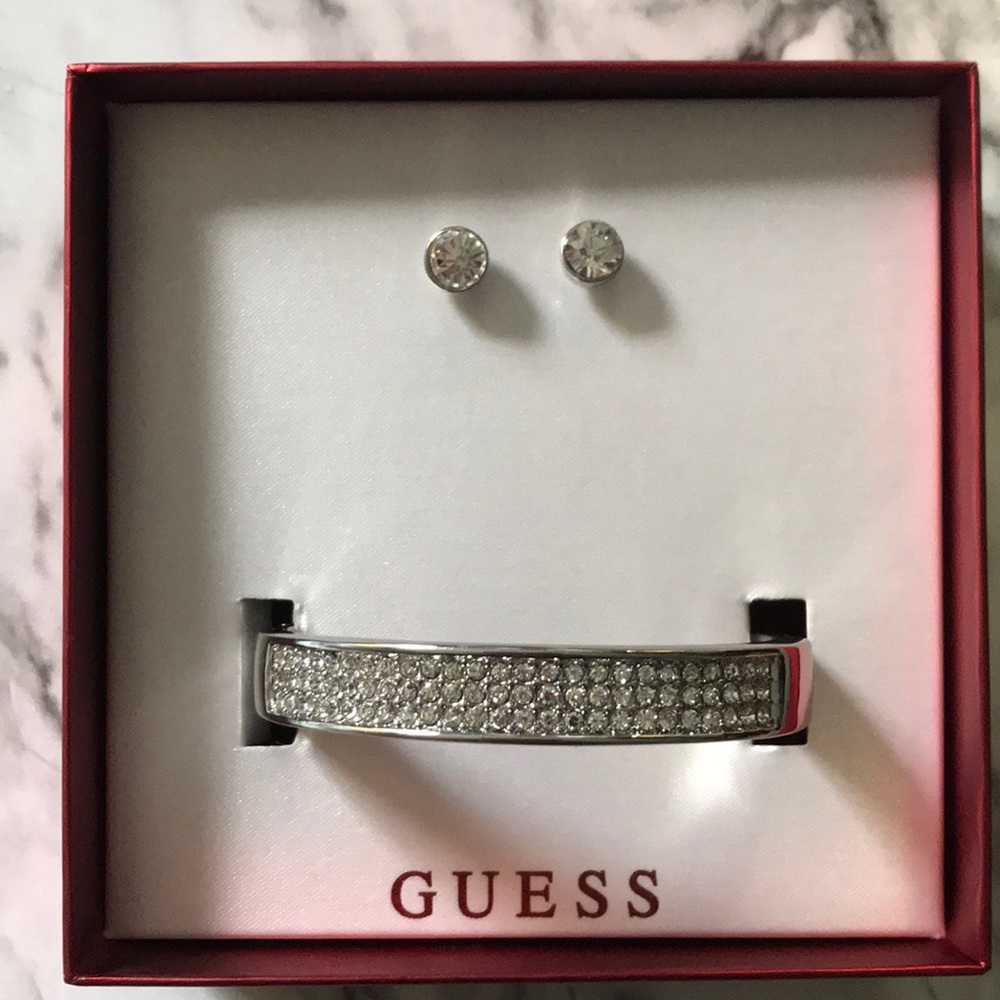 NWT Guess earnings and bracelet